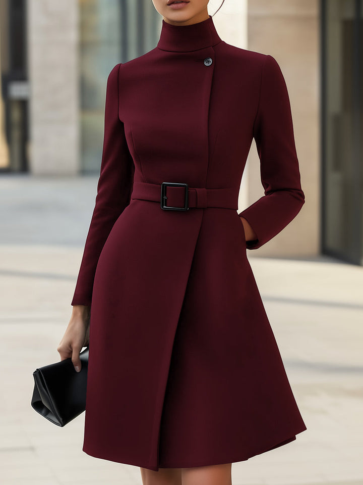 Agnès Paris | ROBE ÉLÉGANTE À COL MONTANT ET CEINTURE