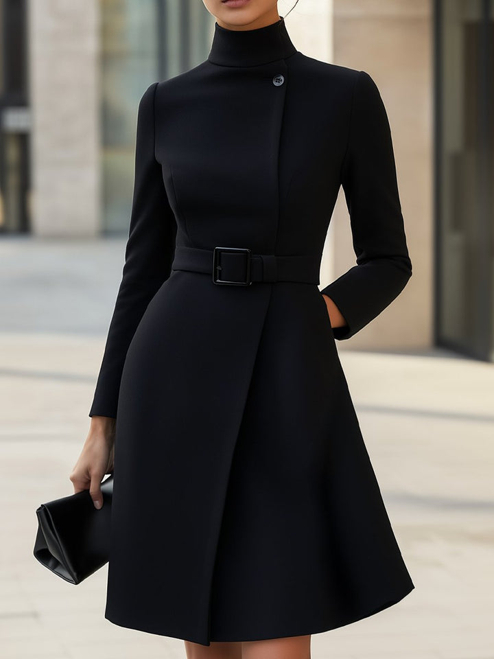 Agnès Paris | ROBE ÉLÉGANTE À COL MONTANT ET CEINTURE