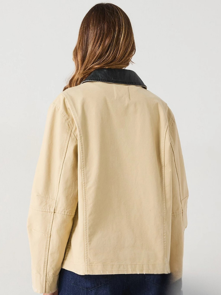 Agnès Paris | VESTE INTEMPORELLE À COL CONTRASTANT
