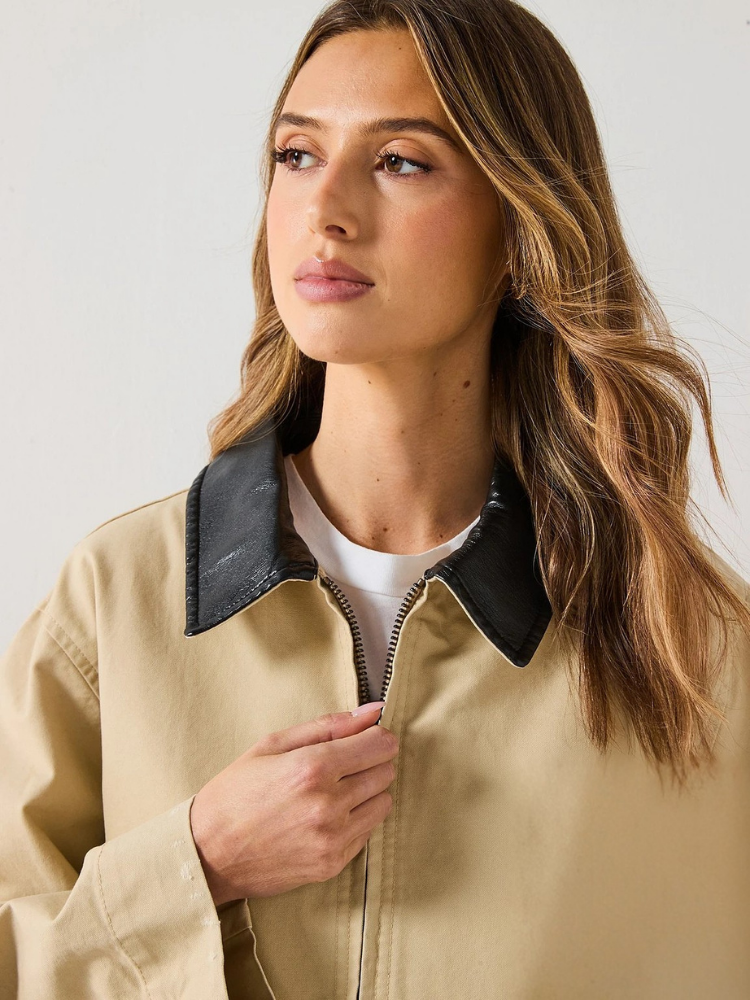 Agnès Paris | VESTE INTEMPORELLE À COL CONTRASTANT