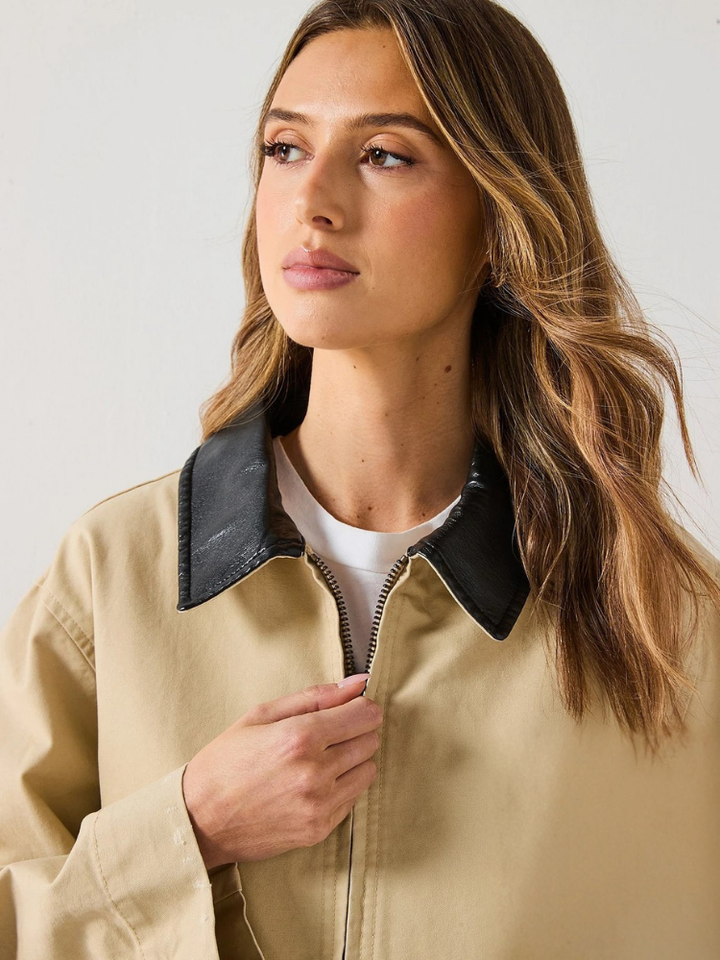 Agnès Paris | VESTE INTEMPORELLE À COL CONTRASTANT